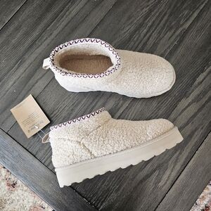Bearpaw Snuggle Daphne Deco Oat Boots